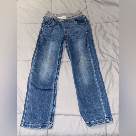 Boys 5t cat & Jack jeans see all photos stains on the back ankles - Picture 1 of 2